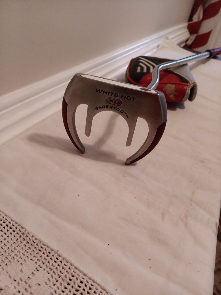 Odyssey Sabertooth Putter, RH 42 1/2 Lg