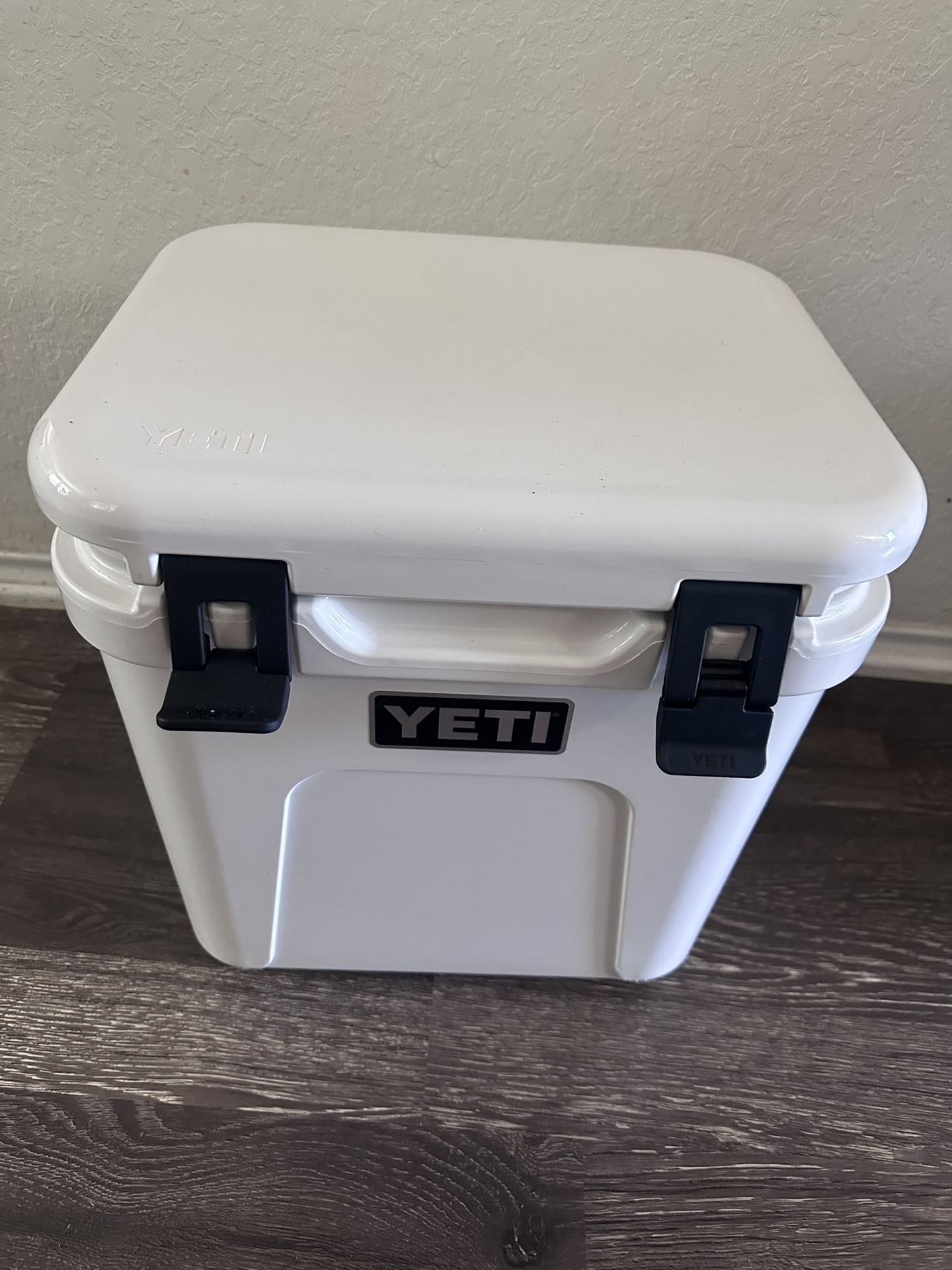 YETI Roadie 24 Cooler – White
