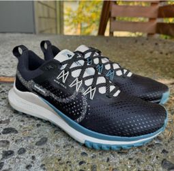 Nike Pegasus trail running shoes in women's size 9.5 