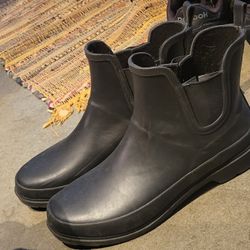 Black Rainboots Size 8 Women's 