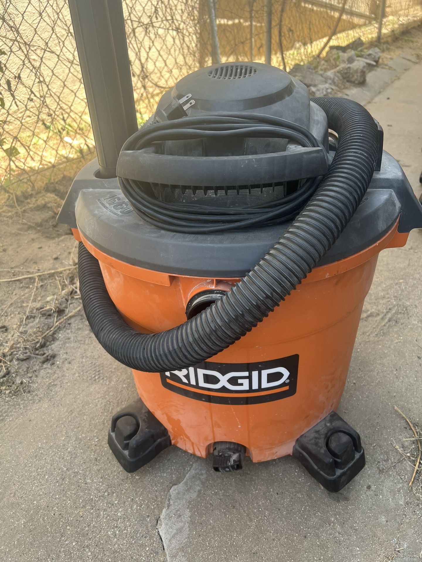 Rigid Shop Vac 16g
