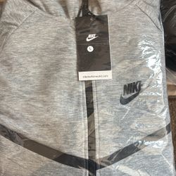 LARGE NIKE TECH FULL SET TOP AND BOTTOM 