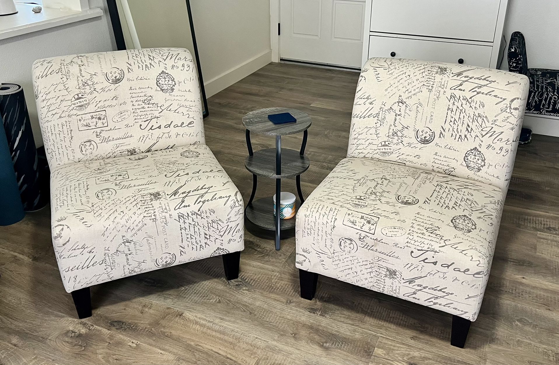 Set of chairs