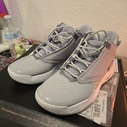 NIKE AIR JORDAN MAX AURA 4 Grey SZ 9.0  Mens