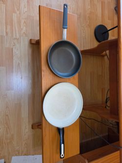 FREE: 2 pans ( 1 large, 1 medium)