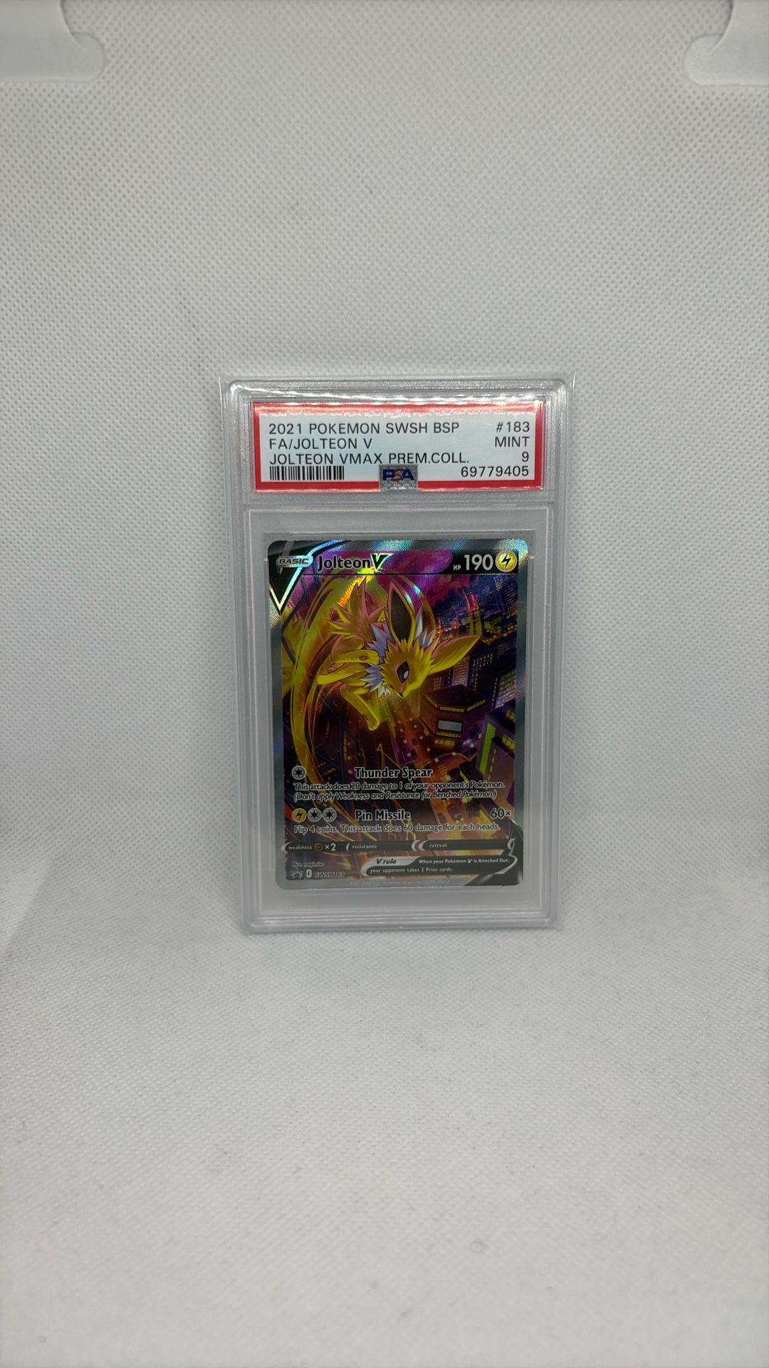 Jolteon V swsh #183 psa 9 pokémon card 
