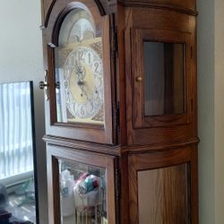 Grandfather Clock Howard Miller 