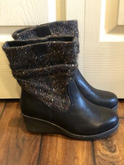Muk luk Wedge Boots