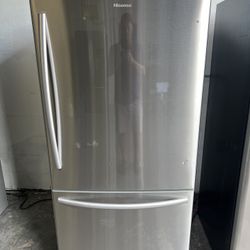 Hisense Refrigerator 31”w