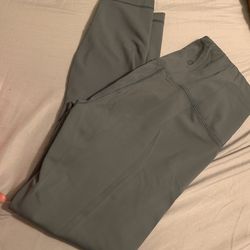 green leggings /yoga pants