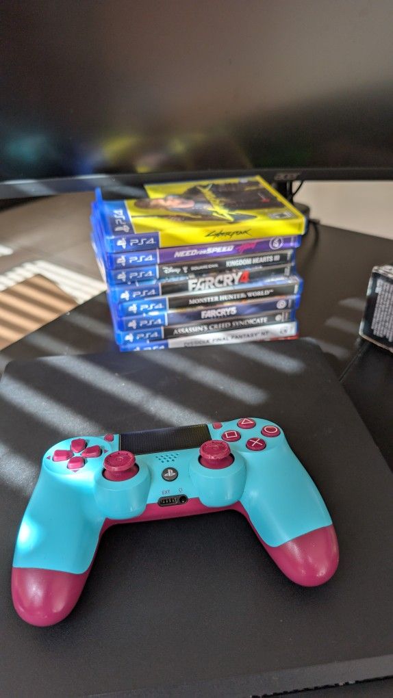 PlayStation 4 Slim + 9 Games