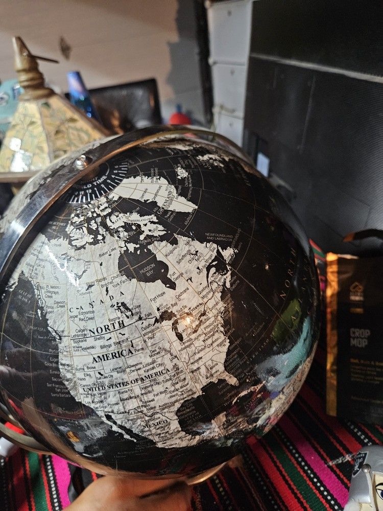 Globe π
