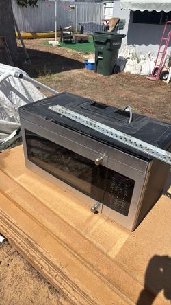 Free under cabinet mount Microwave