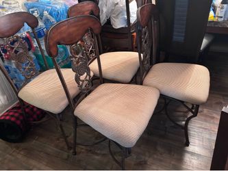 4 beautiful kitchen chairs