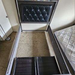 QUEEN SIZE BED  FRAME GOOD CONDITION