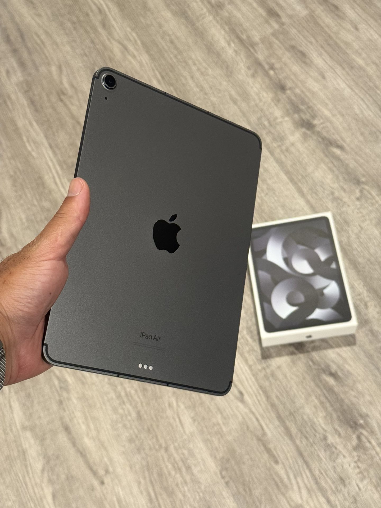 Apple iPad Air 5th Gen. 256GB, Wi-Fi+Cellular, 10.9in -Space Gray