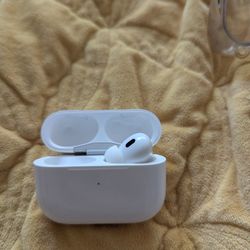 2nd Gen Airpod ( Missing Left One)