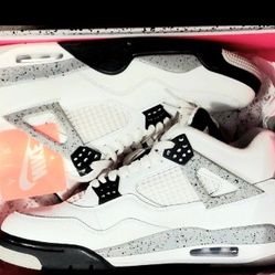230$ Jordan 4 Retro White Cement Size 10.5