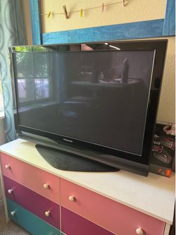 Panasonic VIERA 42” Plasma HDTV (TH-42PX75U) – Excellent Picture