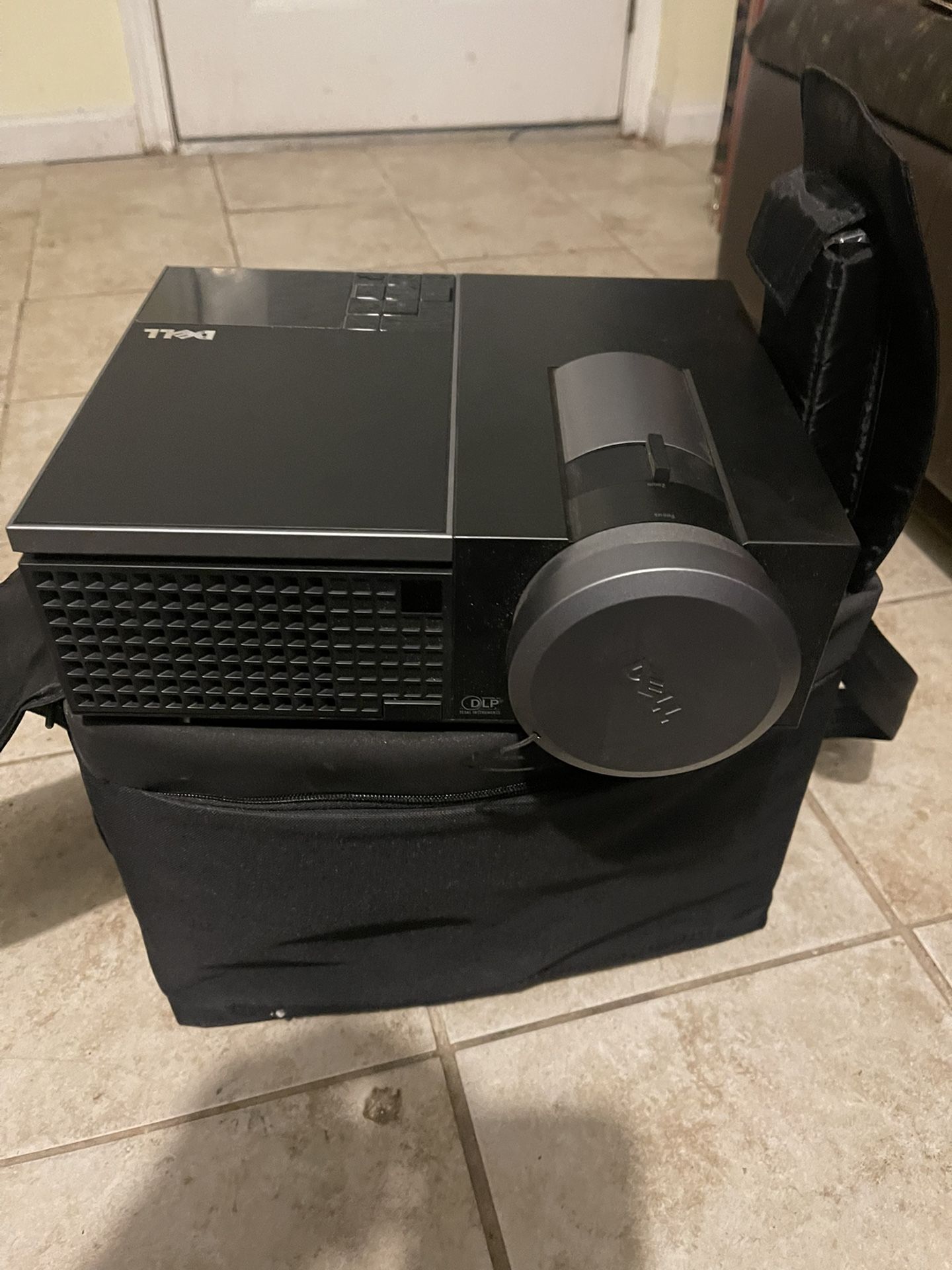 Dell1420x 4K Projector