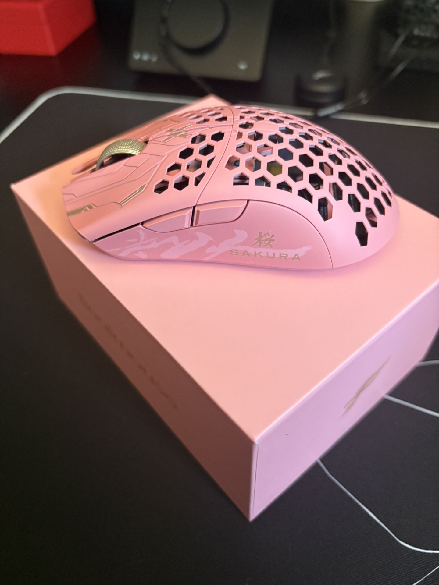 finalmouse SAKURA ピンク Finalmouse Sakura: Innovating Color in