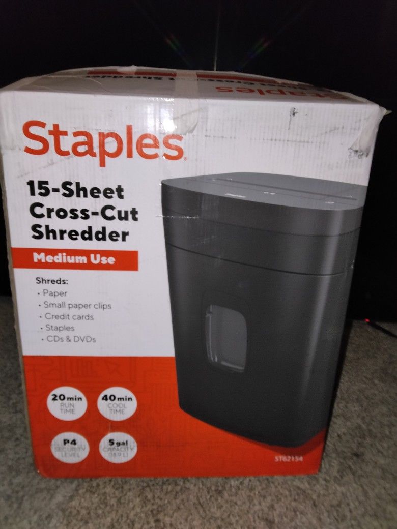 New Open Box 15 Sheet Cross Cut Shreddeer