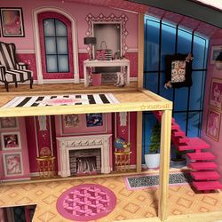 Doll House 