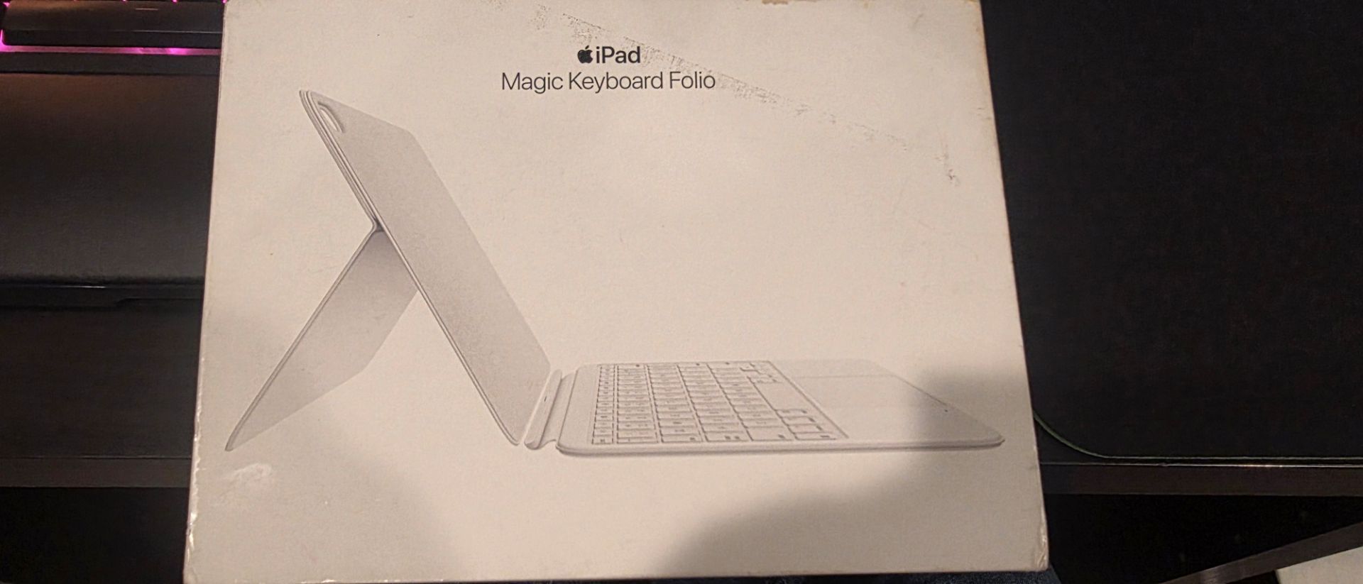 Apple Magic Keyboard Folio (Model A2695) for Sale in Harrison, NJ