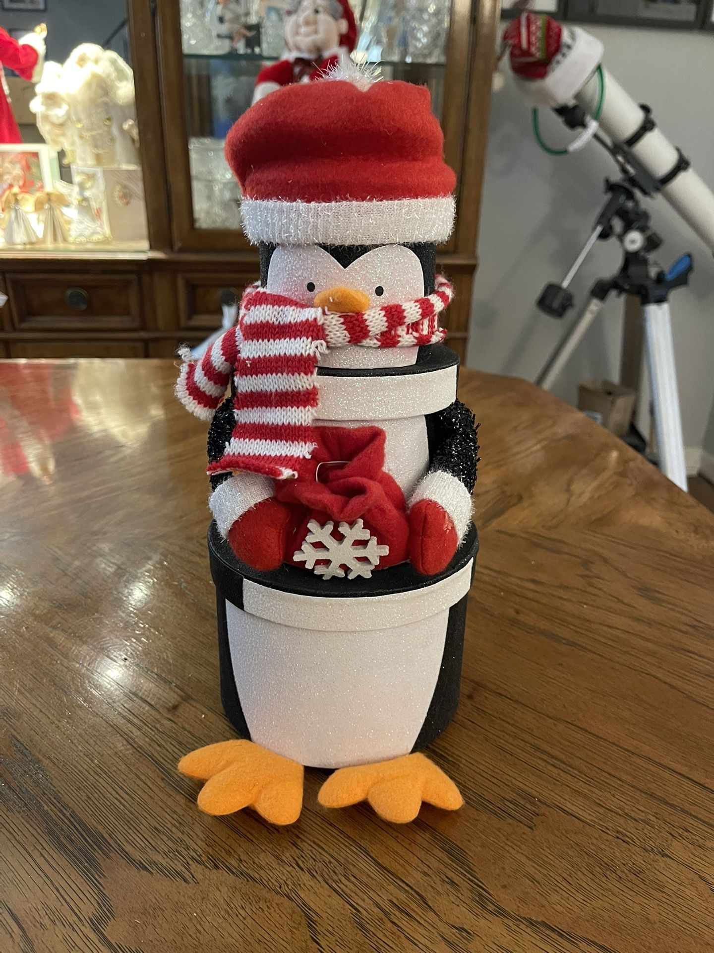 Super Cute 3 Tiered Glittery Penguin Themed Gift Boxes in Excellent Condition