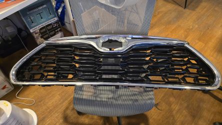 2020 Toyota Highlander Front Grille OEM