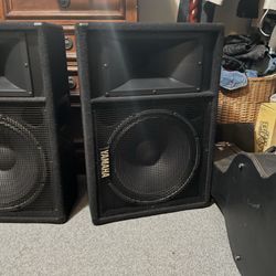 Two Yamaha 15” Passive Speakers/ 2 Yamaha 15” Bocinas Pasivas
