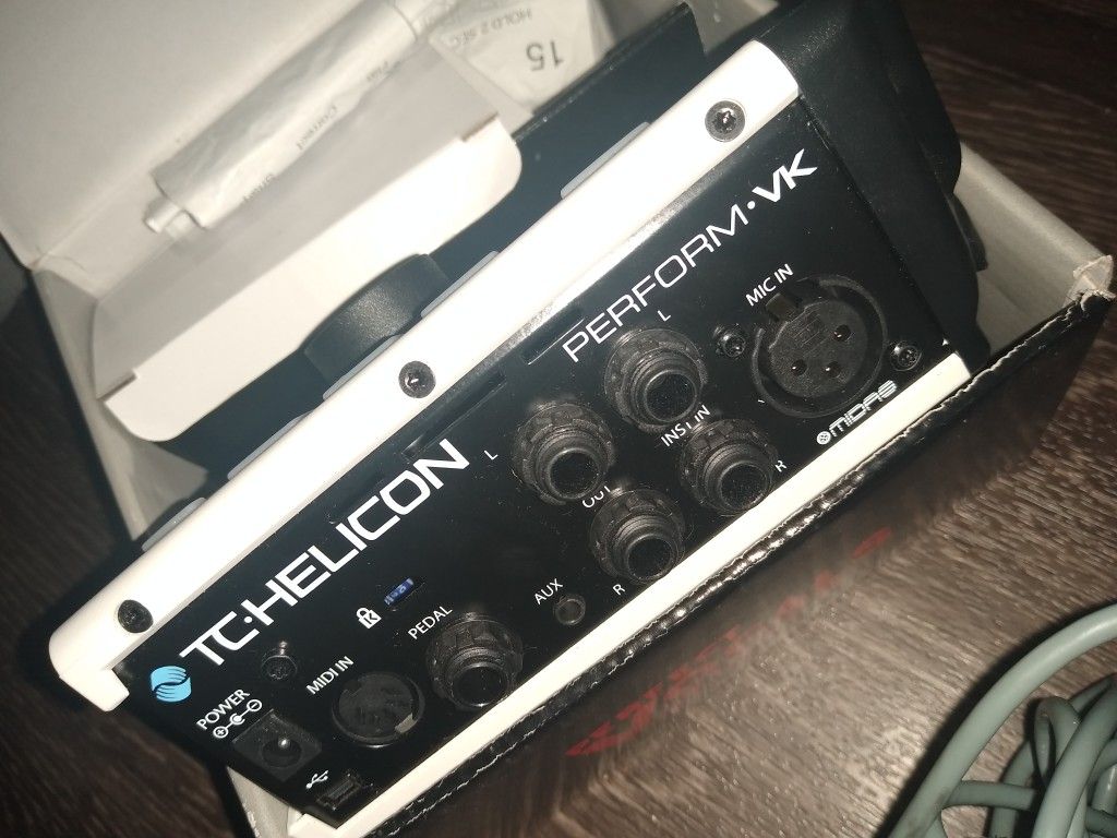 TC Helicon PERFORM-VK Vocal Effects Processor hh