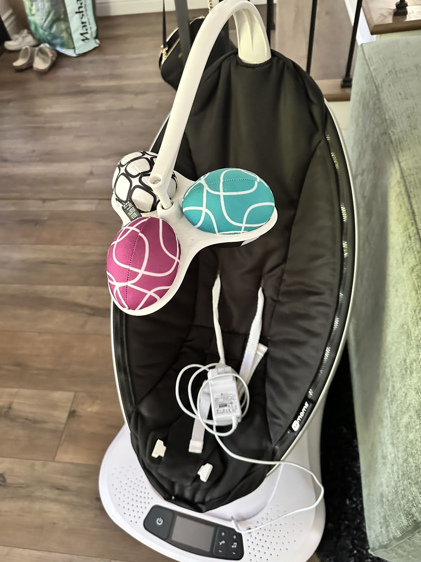 4 Moms Baby Swing Perfect Condition