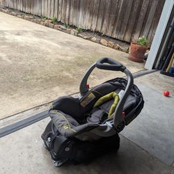 Car seat  With Car Base- Great Condition 