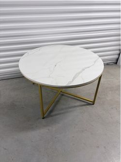 DELIVERY AVAILABLE Like New Round Coffee Table
