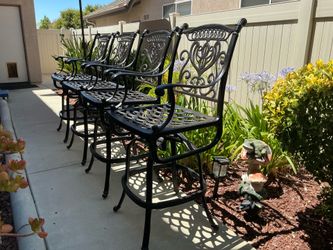 Luxury Patio Hanamint Grand Tuscany 4 outdoor barstools.