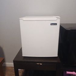 Magic Chef Mini Fridge