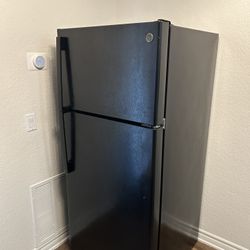 GE Refrigerator 