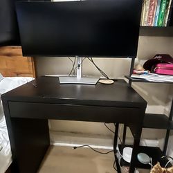 Black Desk