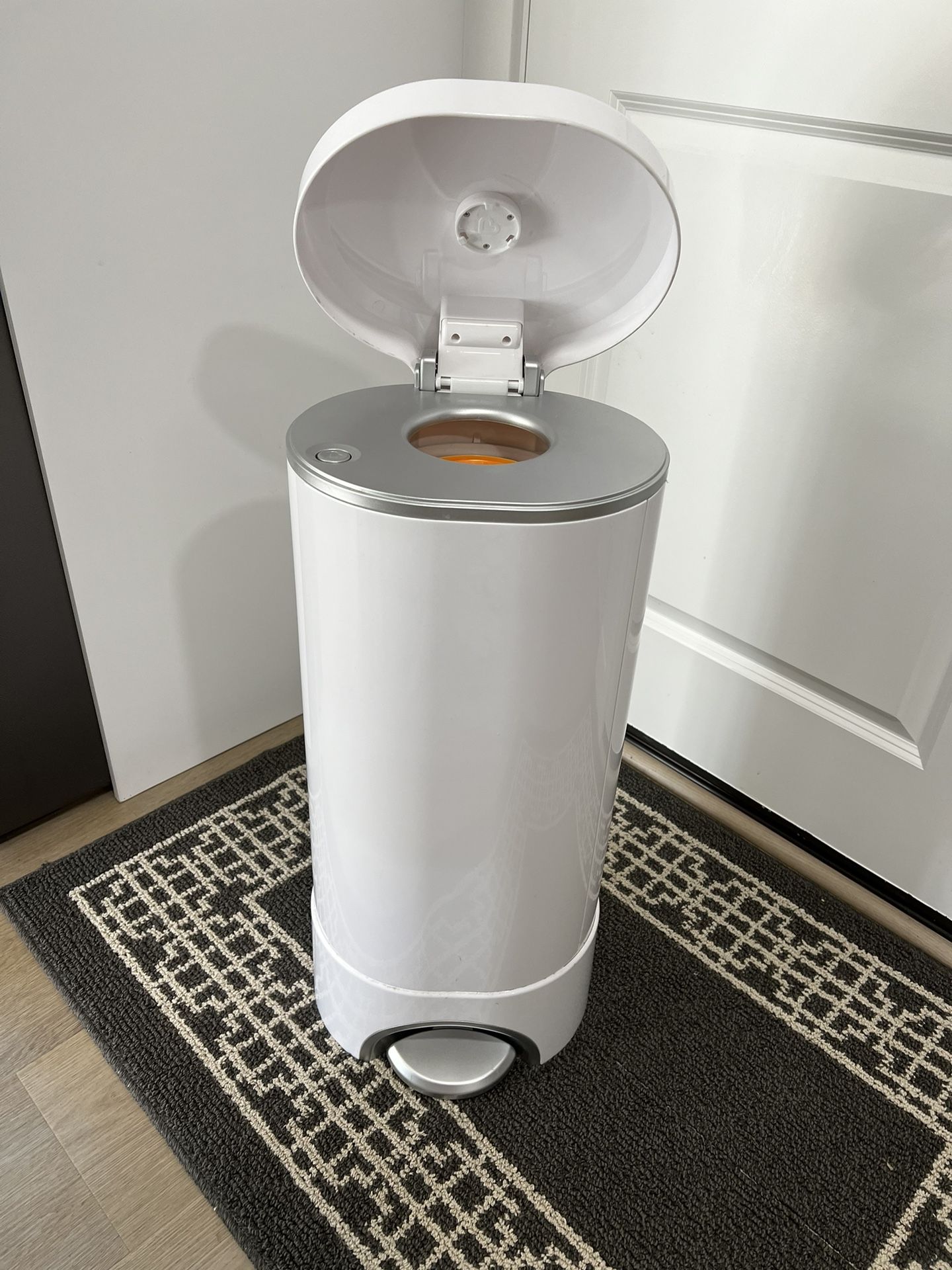 Munchkin Diaper Pail