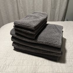 Beautiful DKNY Grey 4 Bath Towels and 3 Hand Towels! 