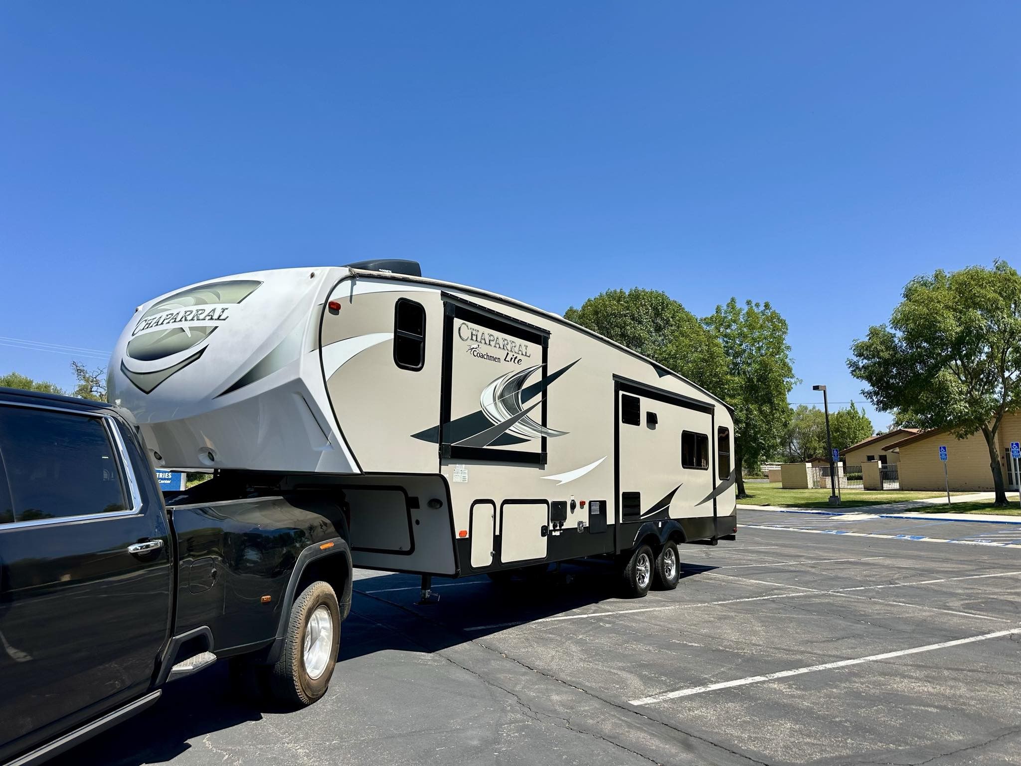 20 18 Fith Wheel Trailer 3 Slide Outs