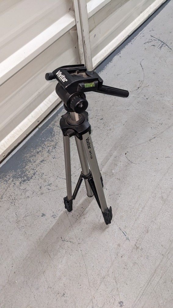 Vivitar VPT-120 Deluxe Lightweight Video-Photo Tripod