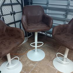 WOW! BAR/COUNTER *EXTRA SEATING FOR THE HOLIDAYS* Adjustable Faux Leather Suede Bar Chairs