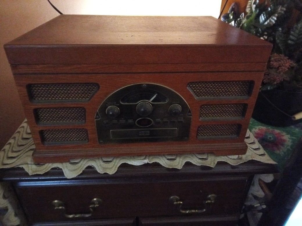 Vintage Crosley Radio & More