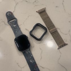 Apple Watch SE 44mm With Gold Milanese Loop
