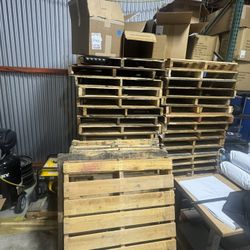 Free wood pallets 