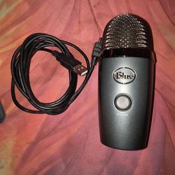 BLUE YETI NANO MICROPHONE 