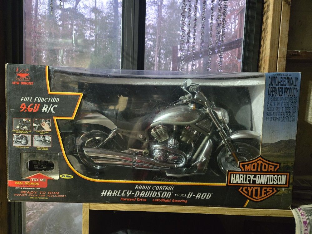 Harley Davidson Collector VRSCA Silver V-Rod Remote Control Motorcycle Never Opened