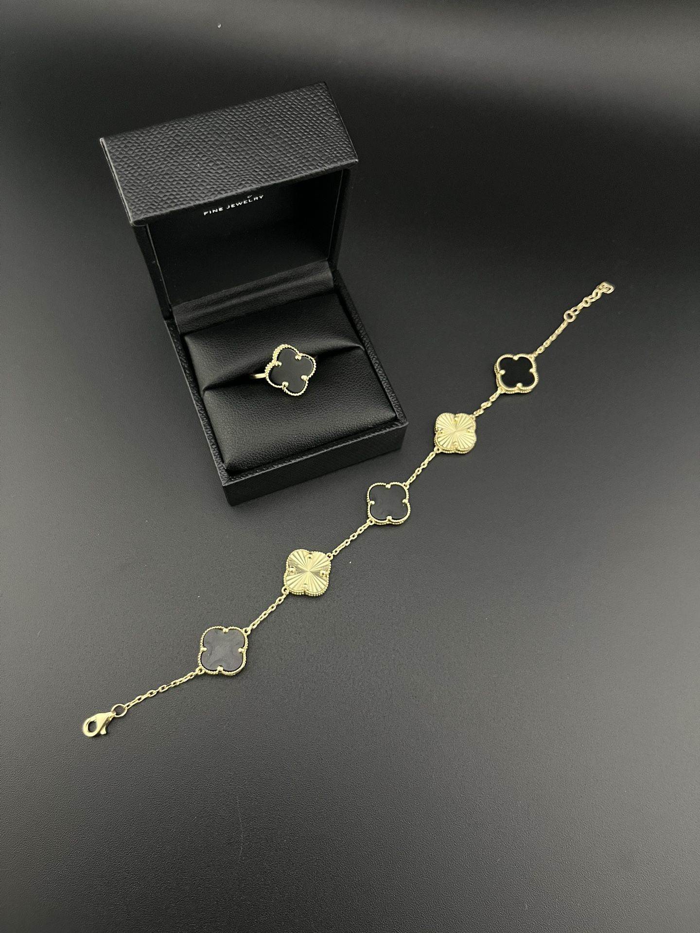 Van Cleef set Christmas deals🎄‼️